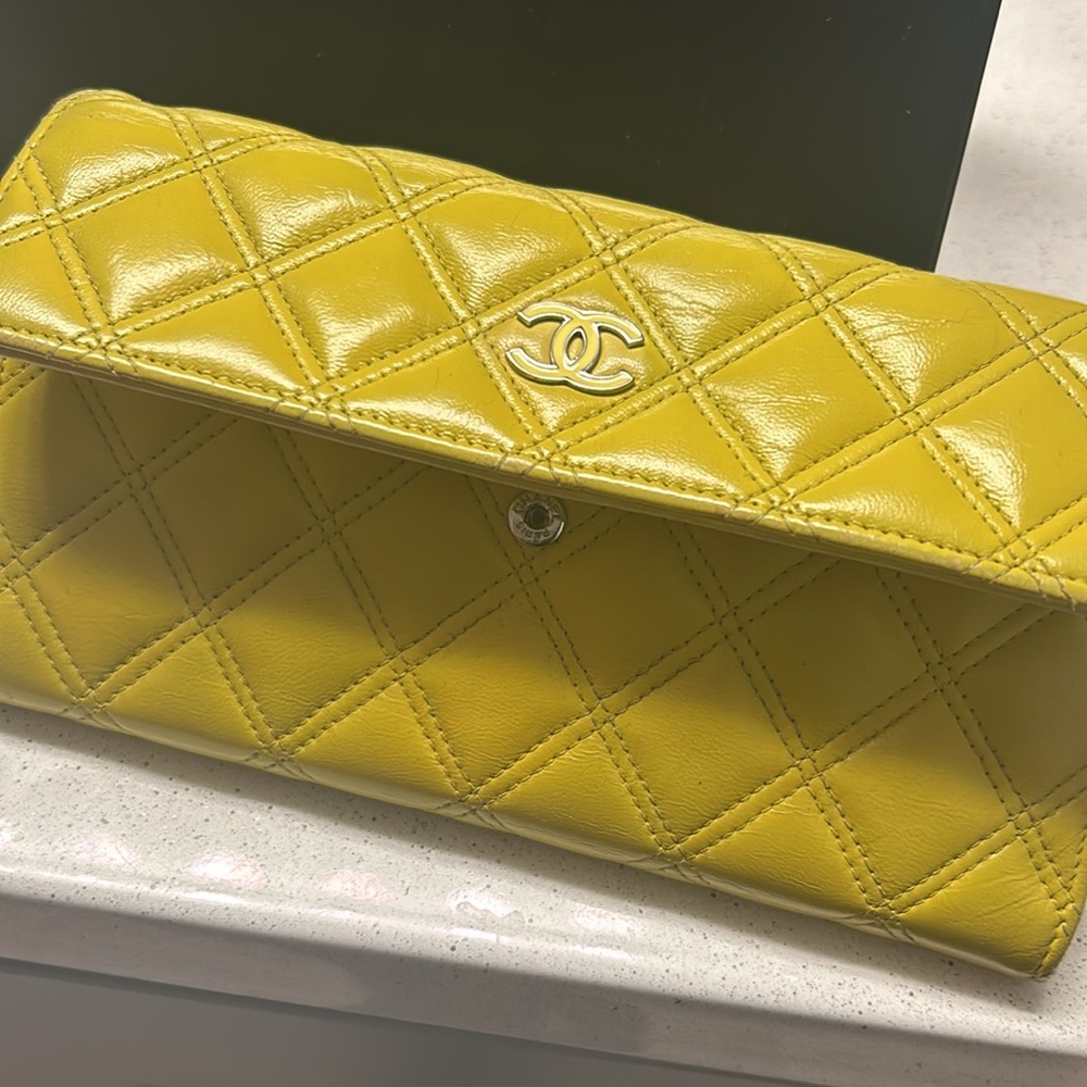 Chanel Matelasse Long Yellow wallet - Picture 8 of 10